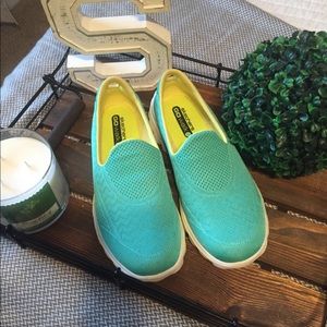 Sketchers go walk shoes